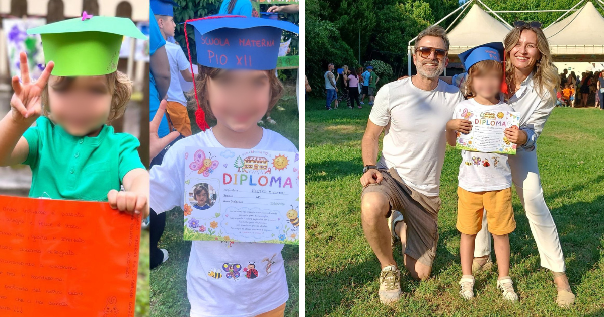 Bambino durante la cerimonia di diploma della scuola dell’infanzia con tocco e attestato di fine percorso, insieme ai genitori.