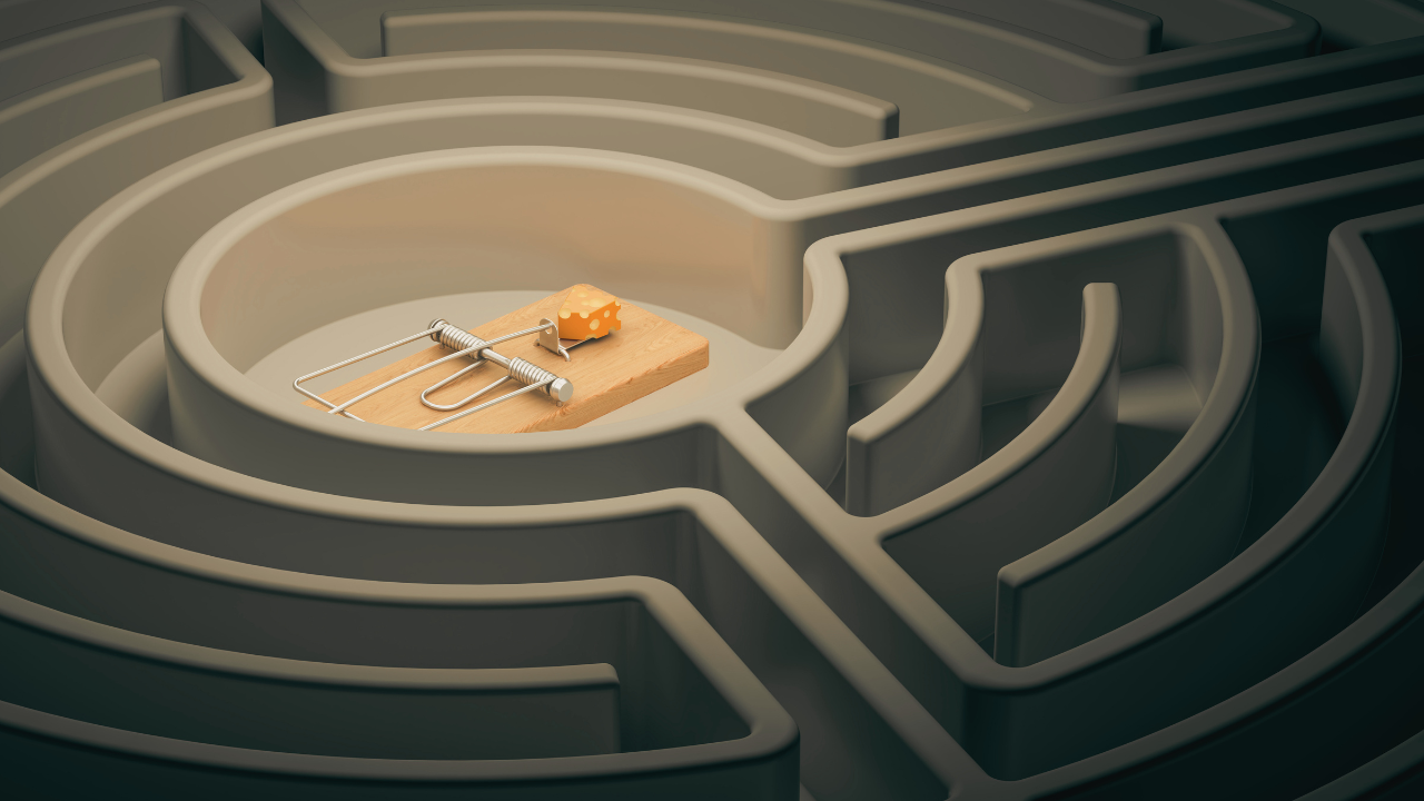 Labyrinthe symbolisant la difficulté à échapper aux pièges des manipulateurs.