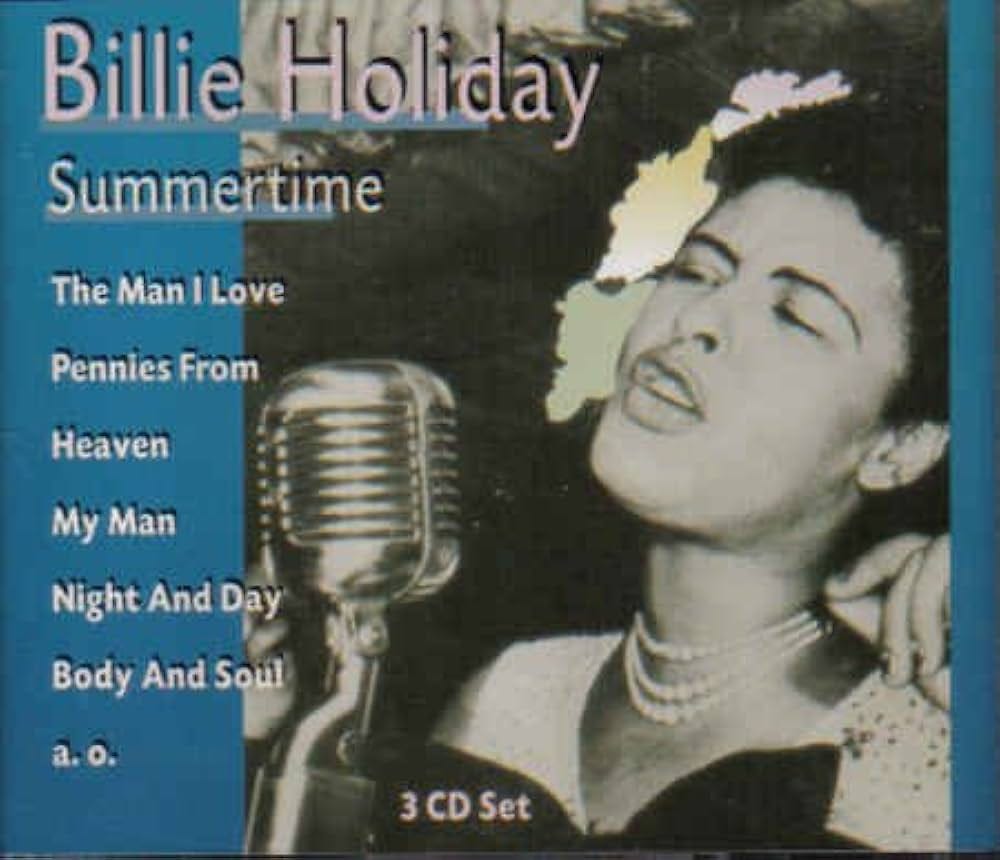 Couverture d’un album de Billie Holiday avec une liste de titres dont Summertime en premier, avec un portrait en noir et blanc de l’artiste qui chante dans un micro avec des fleurs dans les cheveux et un collier de perles