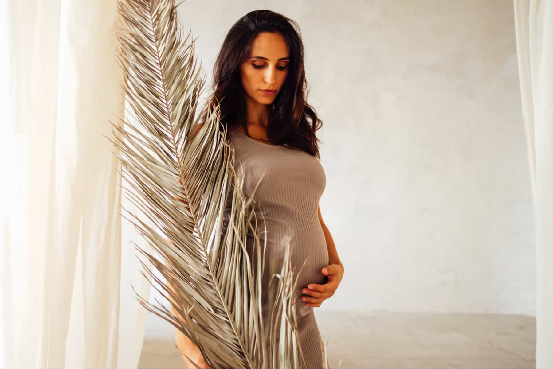 body image struggles when pregnant - self conscious of weight gain and bump size