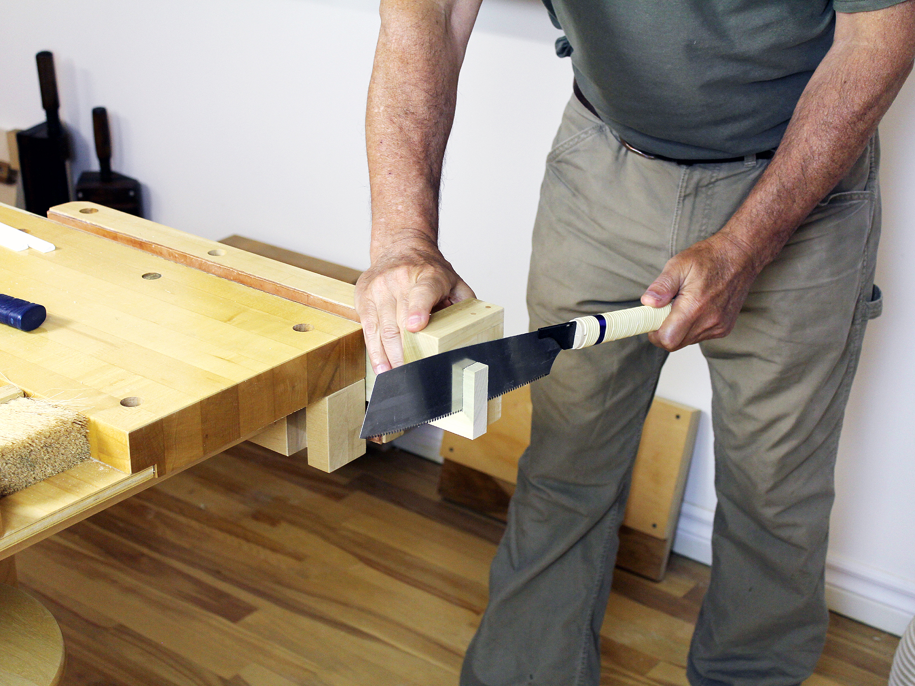 Crosscut Saw Guide