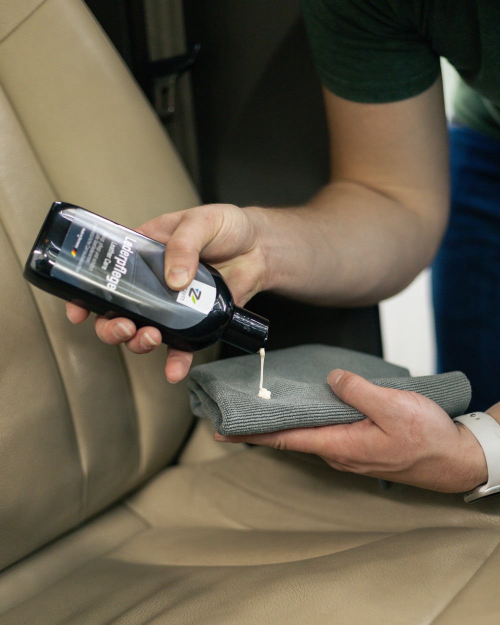 nextzett Leather Care for application on car leather seats