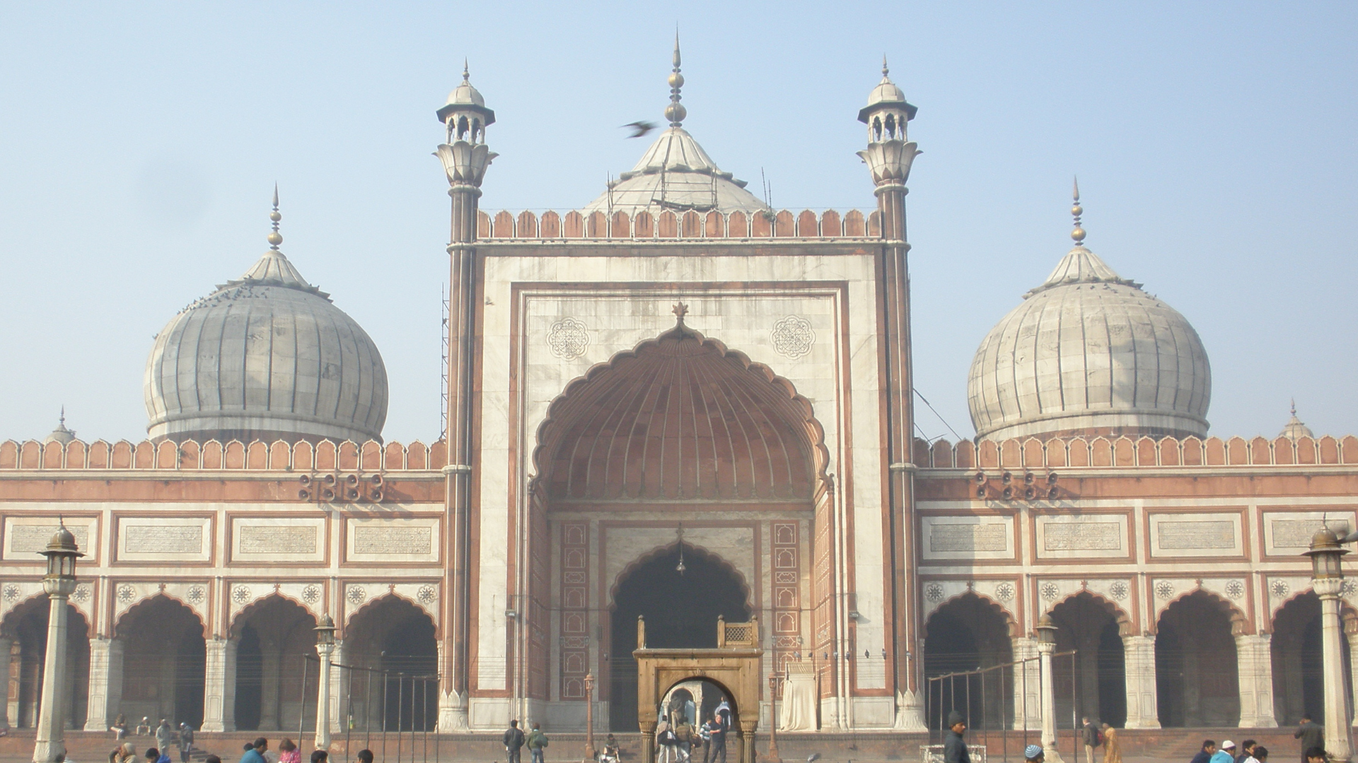 Masjid-i-Jehān-Numā - Old Delhi