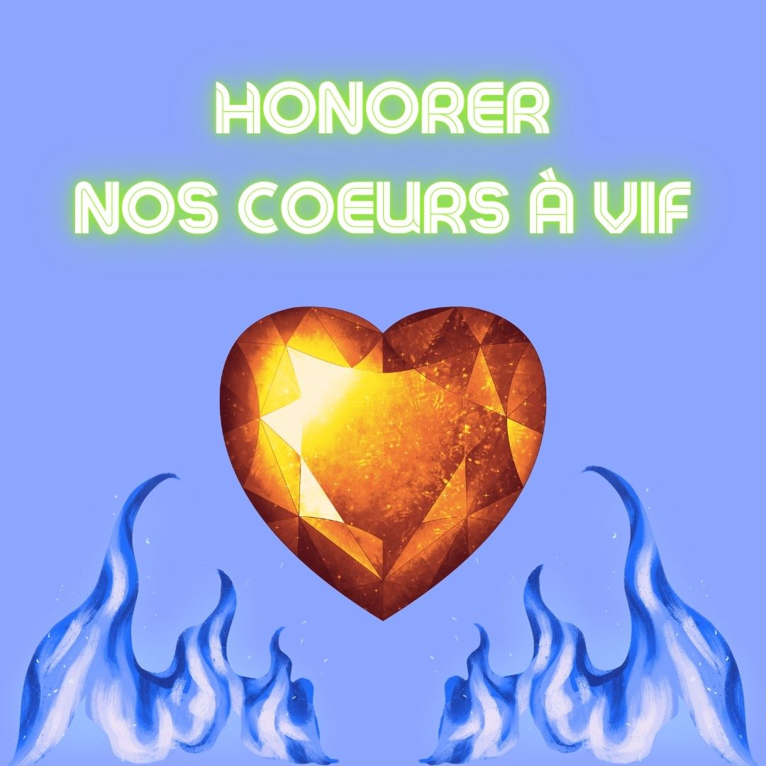 Titre en vert clair sur fond bleu ciel: Honorer nos coeurs à vif. En-dessous: un gros cœur orangé en diamant au-dessus de flammes bleues.