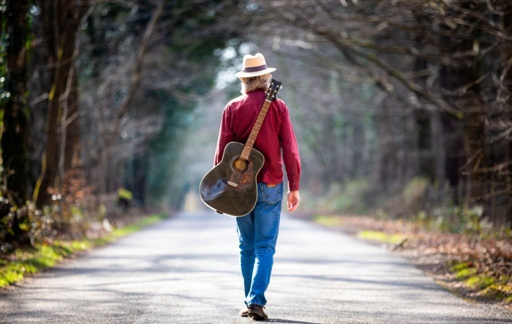 trop vieux pour apprendre à jouer de la guitare