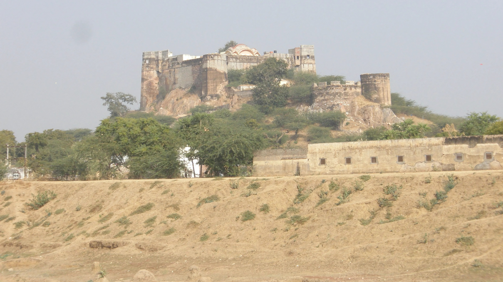 Hotel Fort Madhogarh