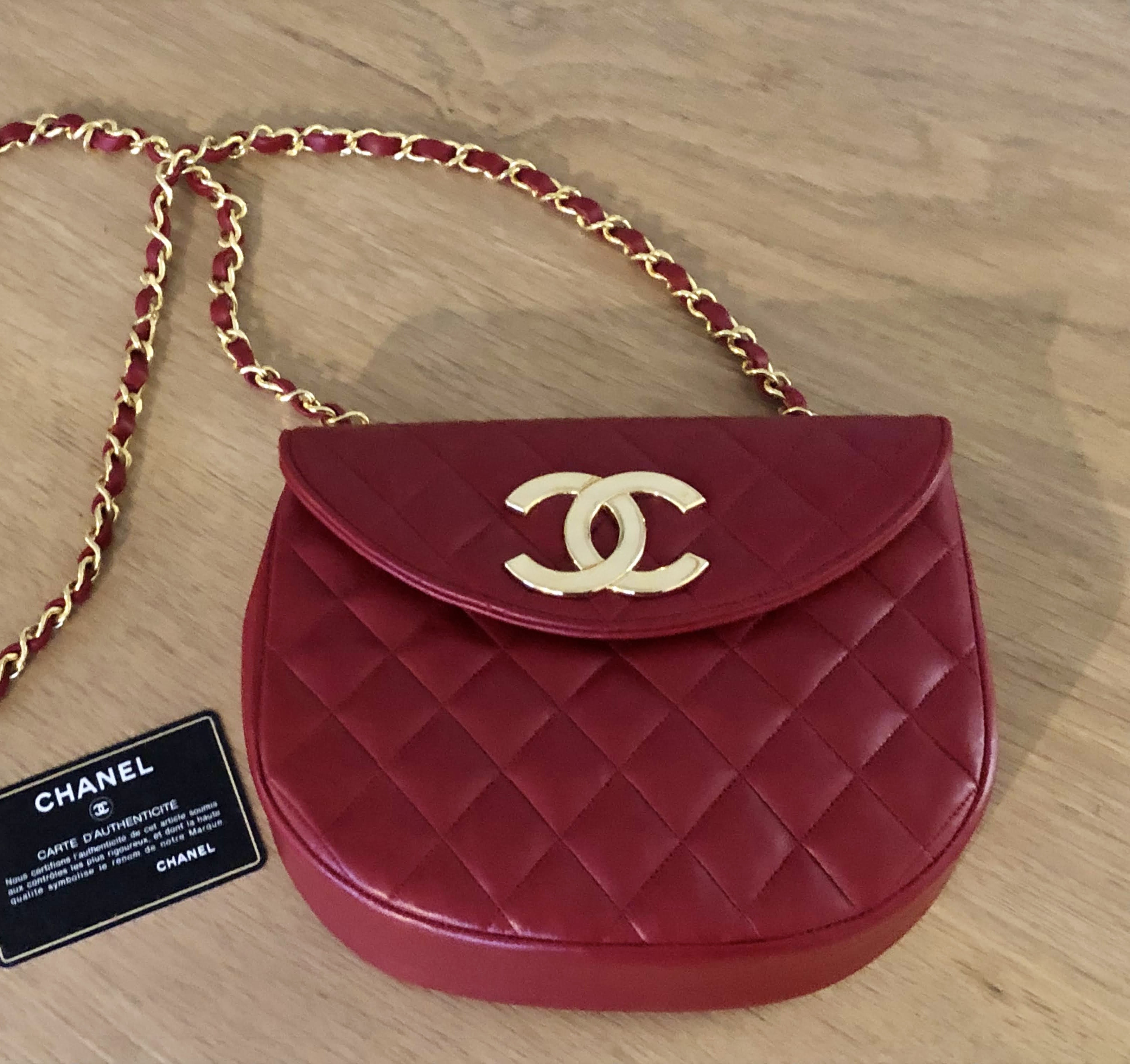 Le premier sac dans lequel j'ai investi : un timeless rouge de Chanel des années 80