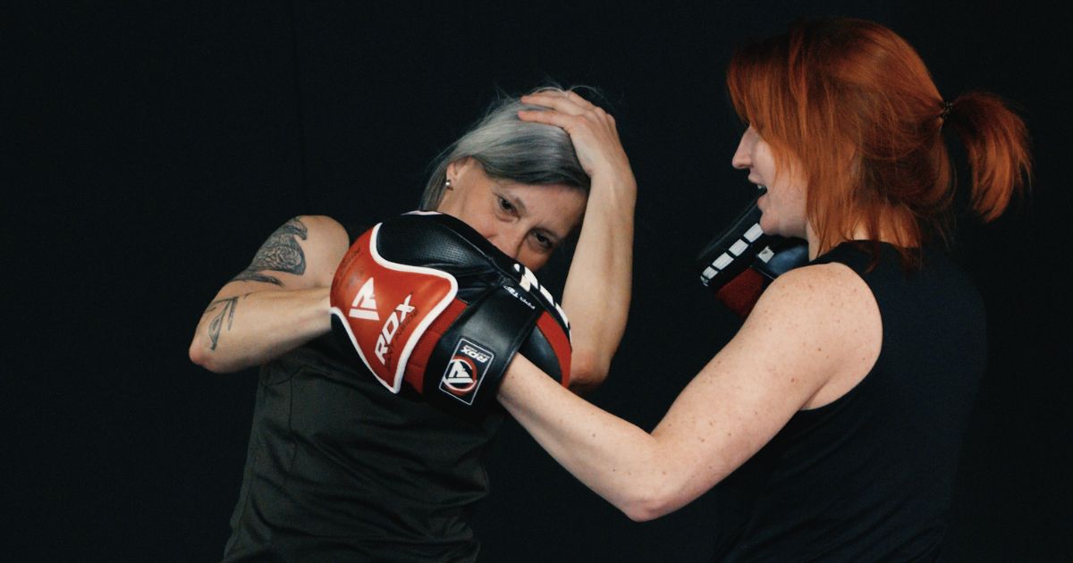 Zwei Frauen die Shape 1 und Shape 2 trainieren