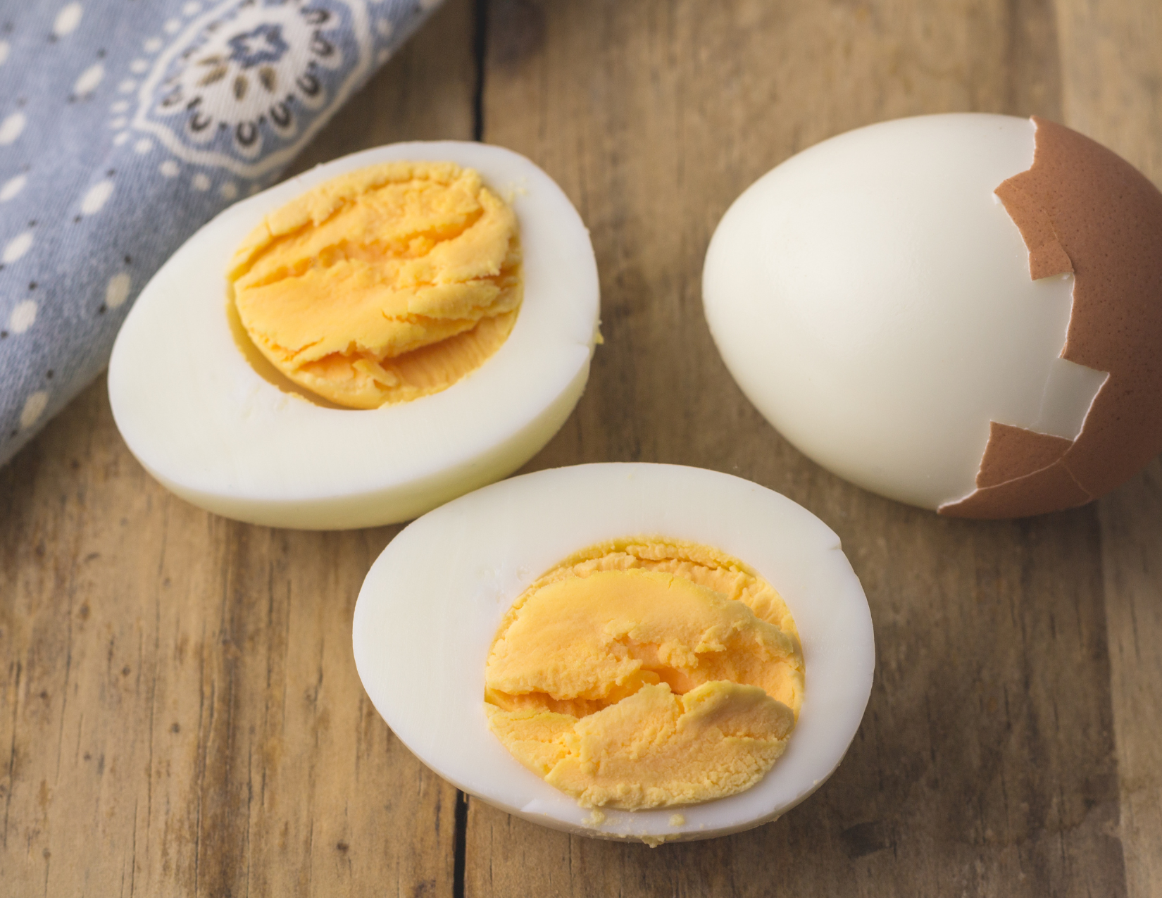 how to peel a boiled egg