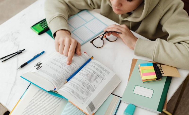 Intentional Learning: Reading More is Useless
