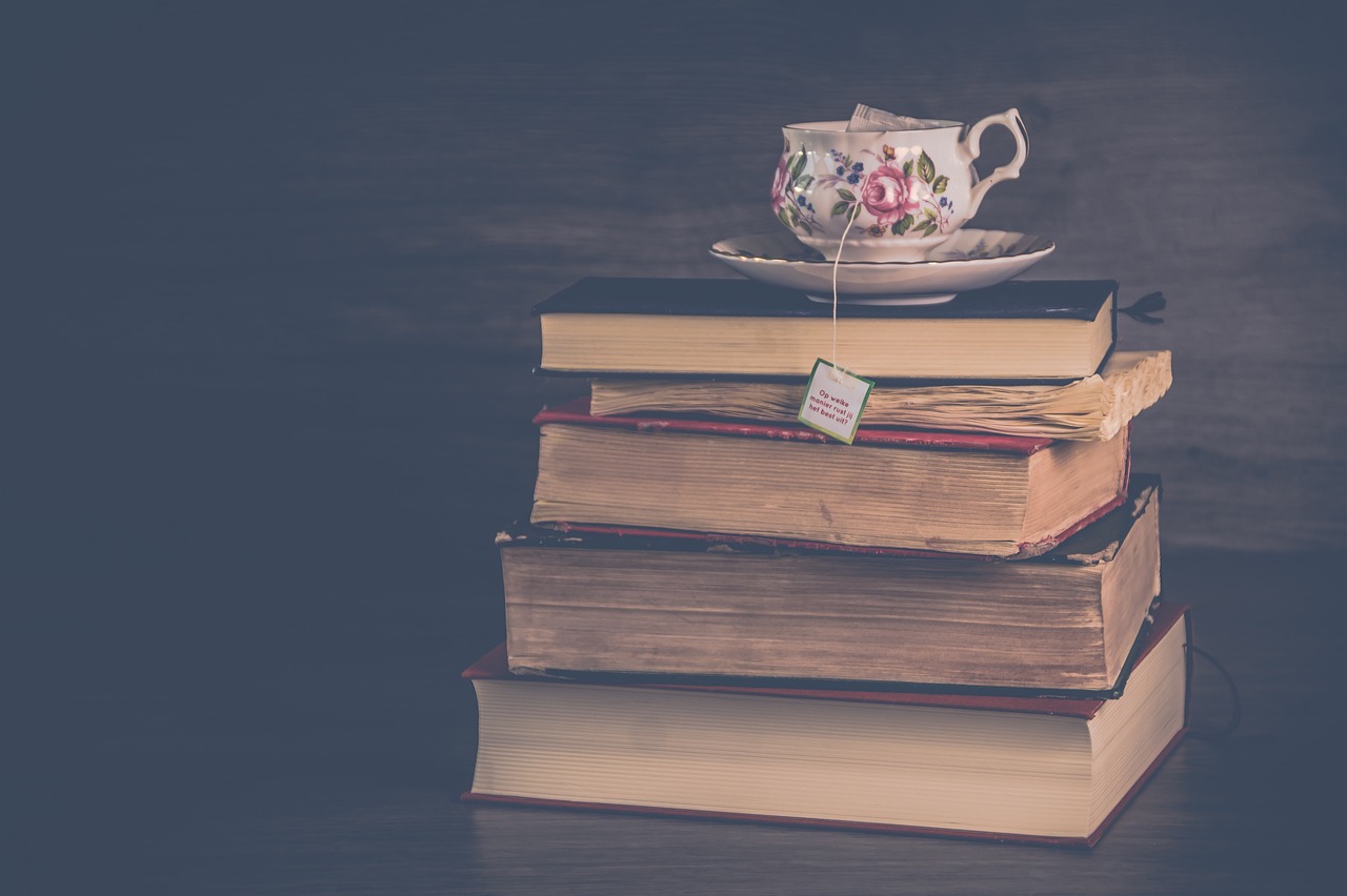 Image of stack of books with a tea cup by Ylanite Koppins on Pixabay.