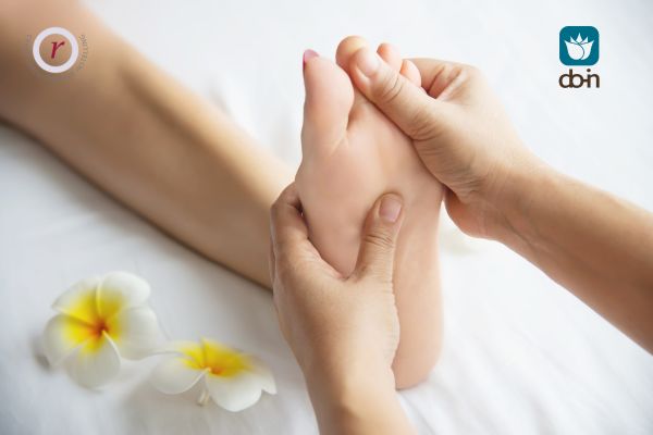 Shiatsu-massage op Nier 1-punt voor natuurlijke verlichting van opvliegers