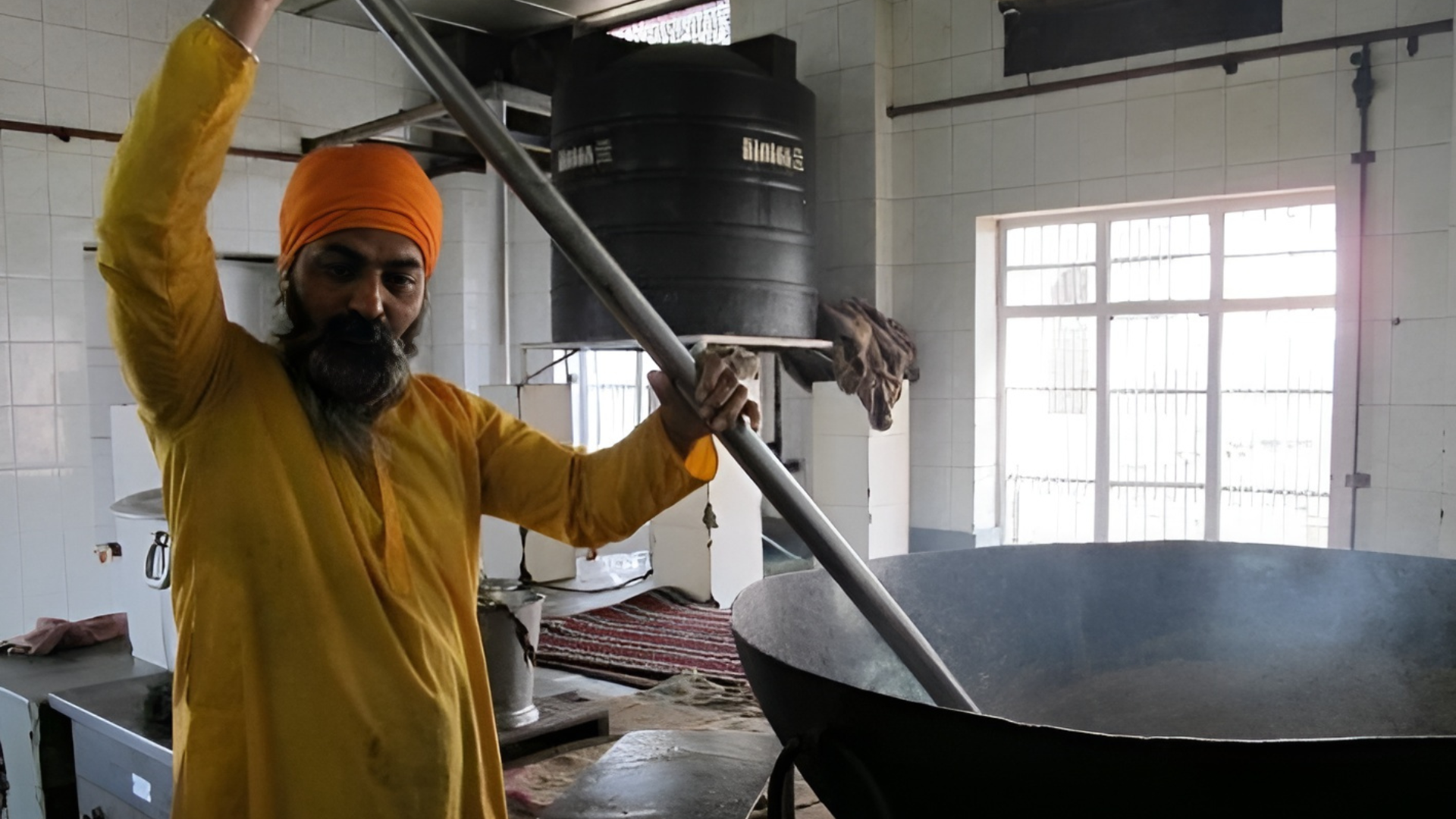 Preparing lunch -Gurdwara Sis Ganj Sahib - Old Delhi