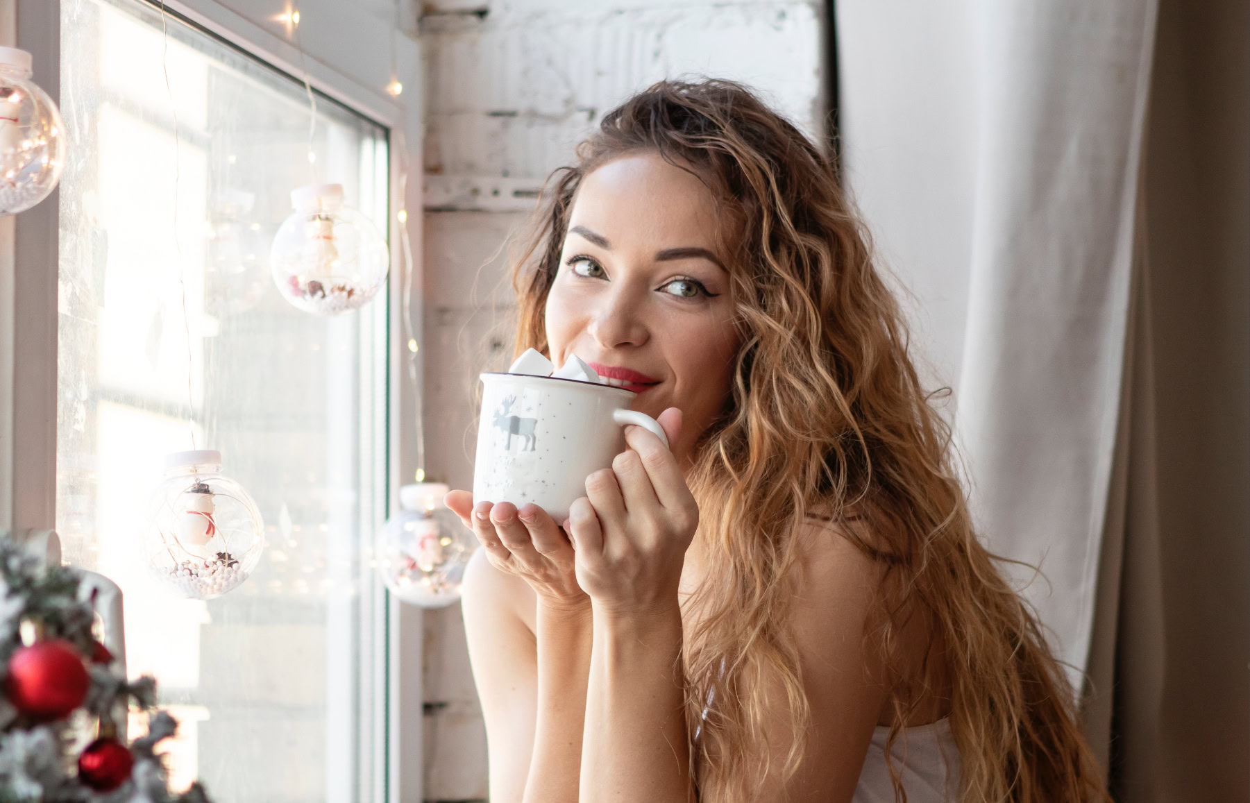 How To Survive When You're Single At Christmas - Getting Through The Holidays When You're Single