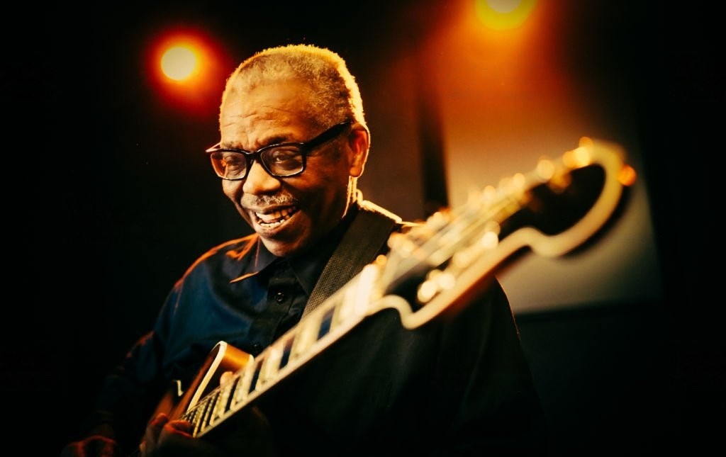 trop vieux pour apprendre à jouer de la guitare