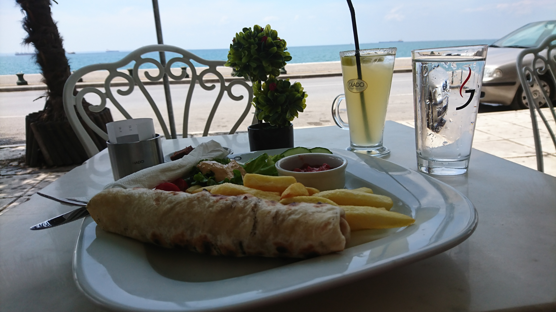 Greece | Thessaloniki Lunch along Niki Avenue - Balkonaki
