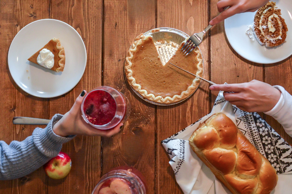 Table avec tarte faite maison
