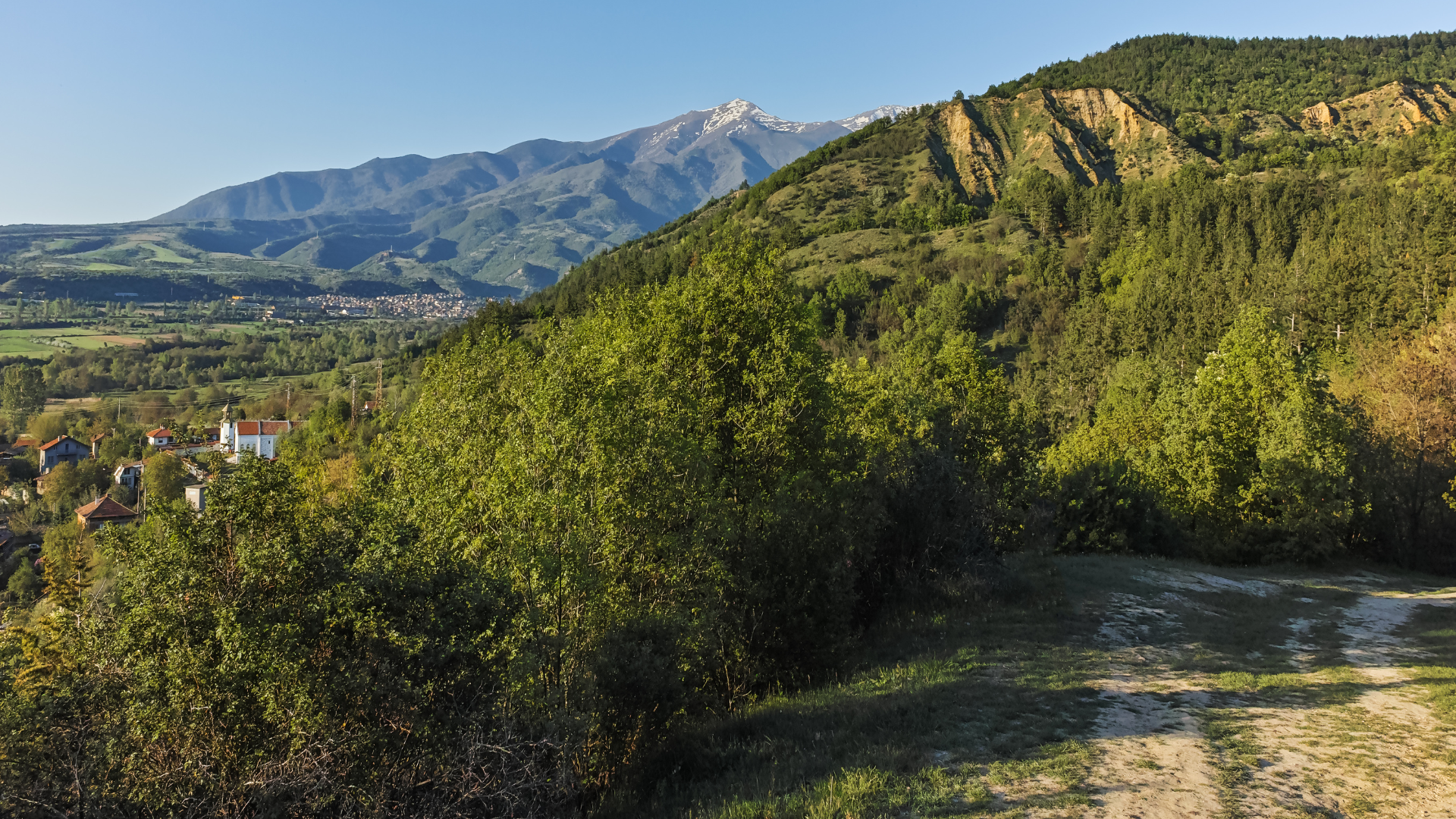 Bulgaria | Scenery around Stob Pyramids