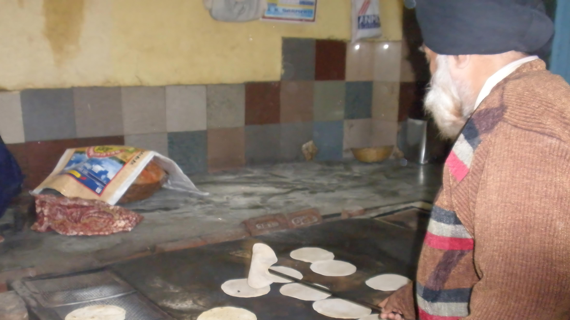Frying Roti bread -Gurdwara Sis Ganj Sahib - Old Delhi