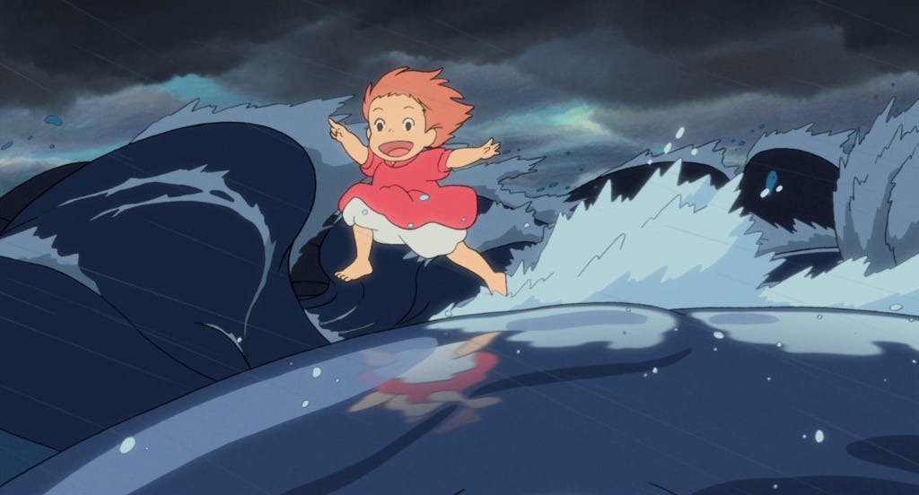 Image du personnage Ponyo du film du même nom de Miyazaki qui court avec joie sur les vagues