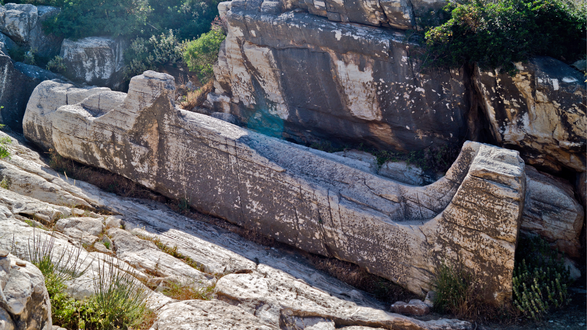Kouros of Faranghi near village of Apóllonas Náxos