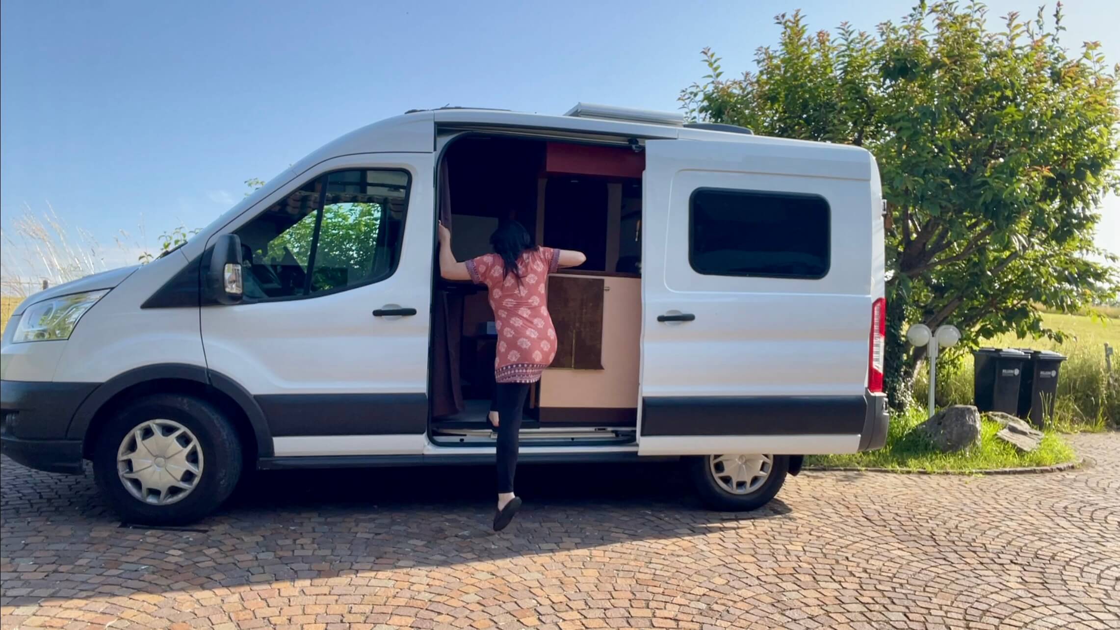 van life solo female traveler favie music