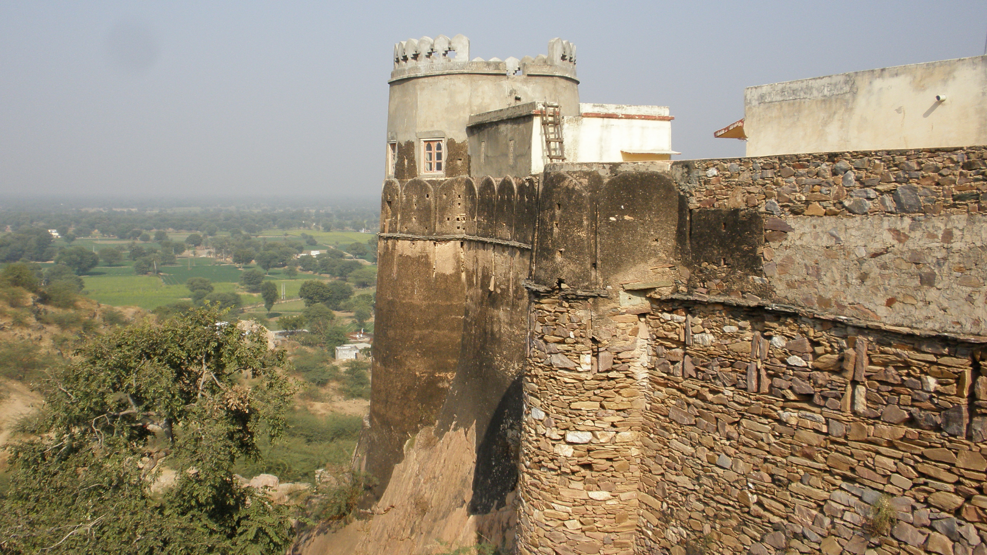 Hotel Fort Madhogarh - High Walls