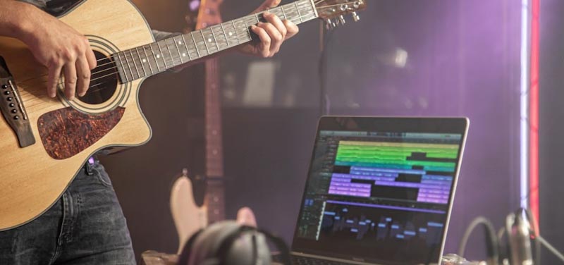 s'enregistrer à la guitare