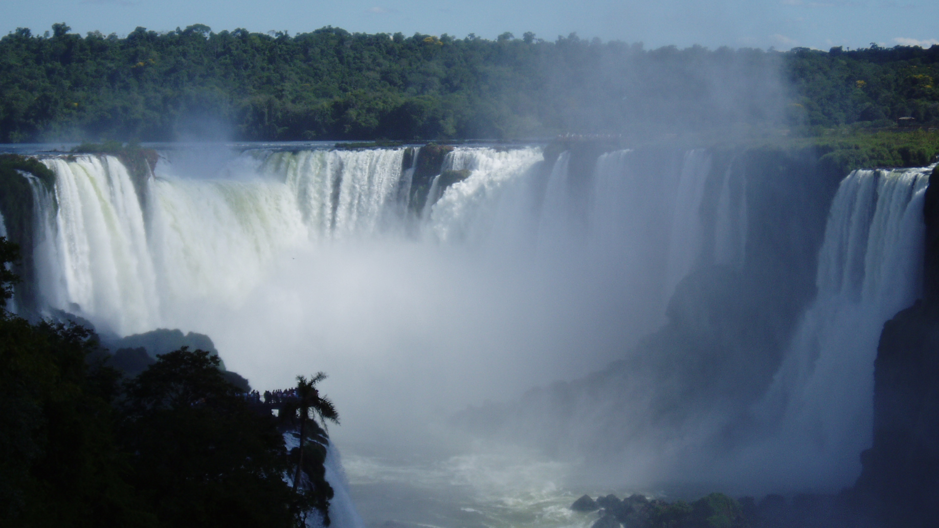 Brazilian side of Iguaçu NP Garganta do Diabo facing the Argentinian side