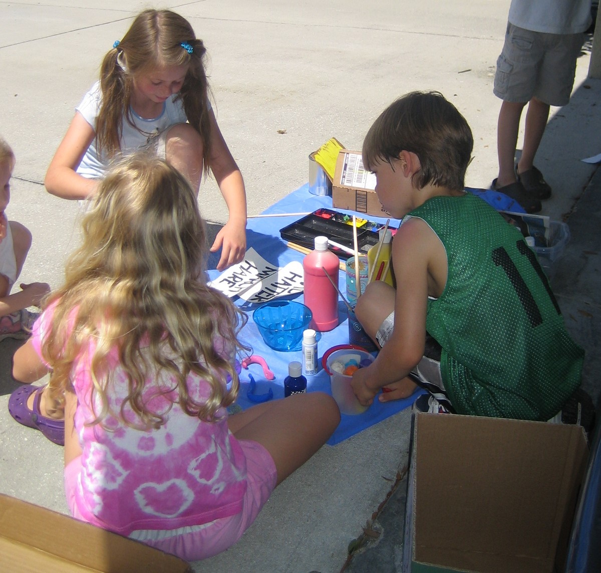 Cast painting and creating sets for Alice's Adventures in Wonderland play - homeschooldrama.com