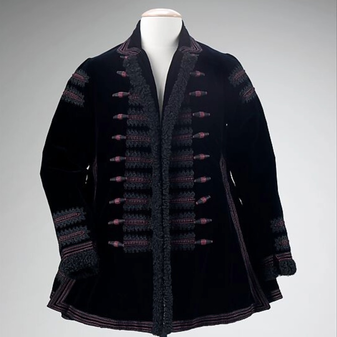 Callot Soeurs jacket, c. 1920, in dark velvet with magenta soutache braid and toggle buttons arranged in a Hussar-inspired military style. The Metropolitan Museum of Art, Costume Institute.