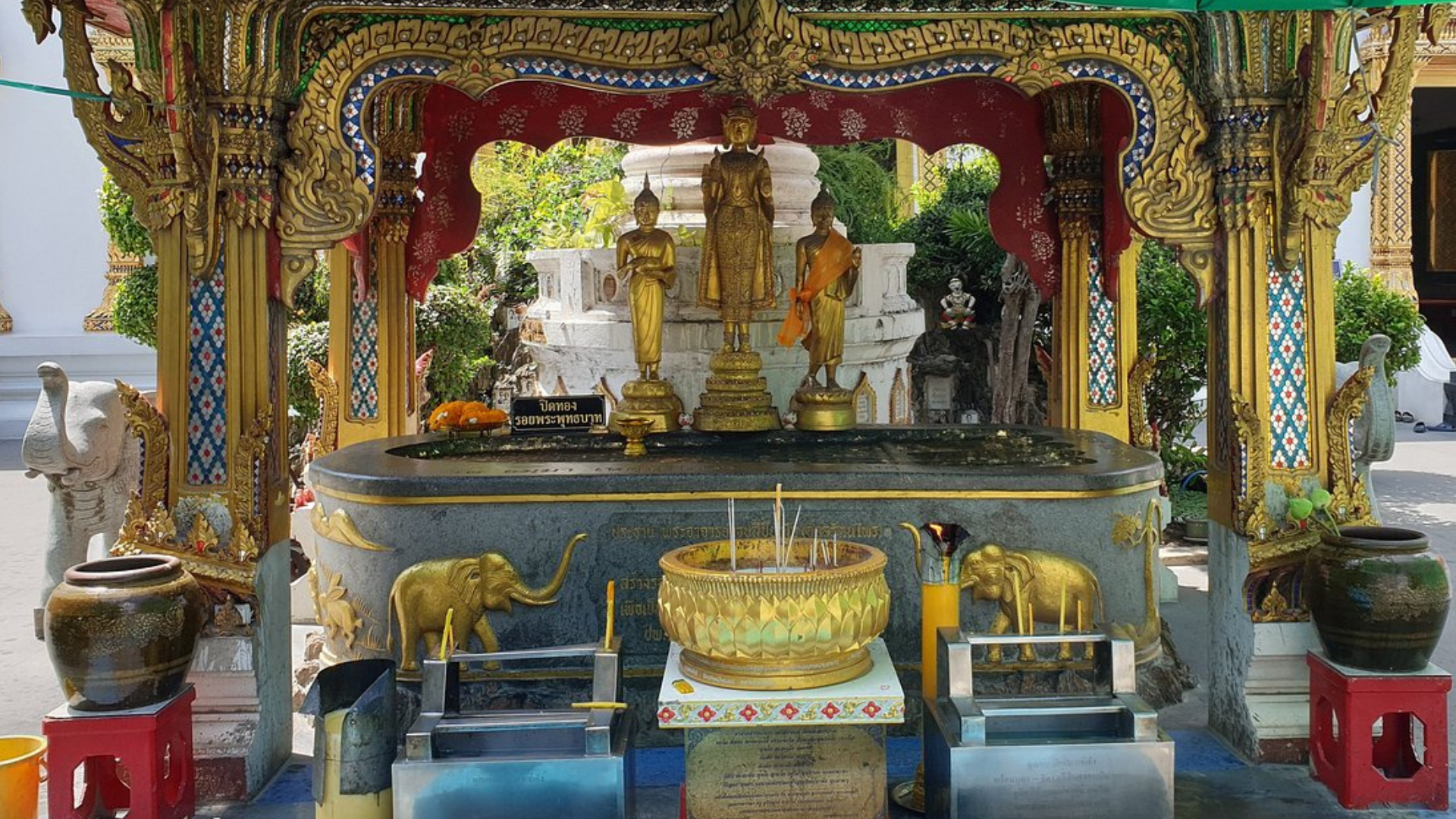 Wat Chana Songkhram Rachawora Mahawiharn Bangkok