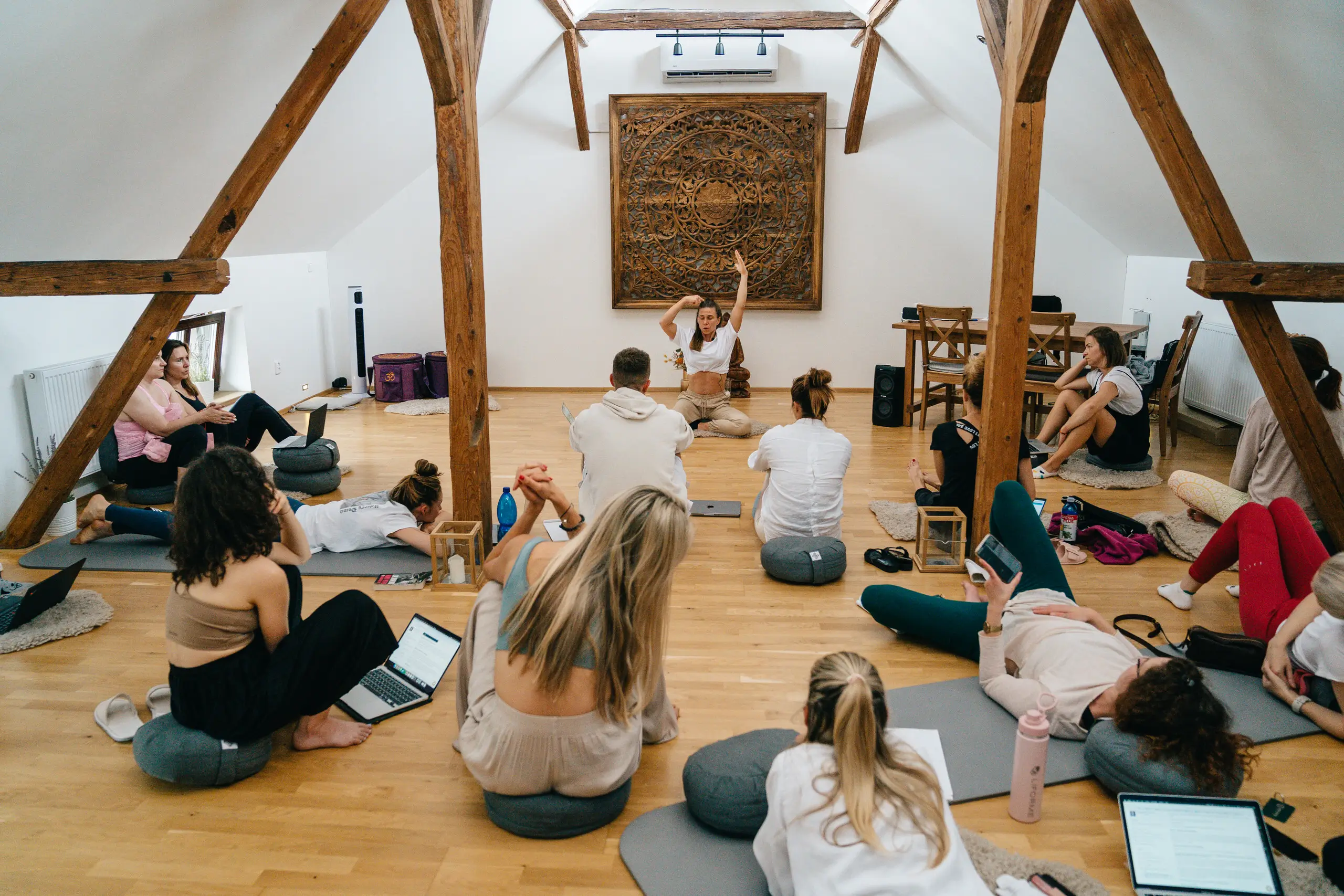 Kristýna Paulus učí jógu, workshop, učitelé jógy