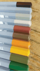 Visuel de crayons de couleur rangés par couleurs
