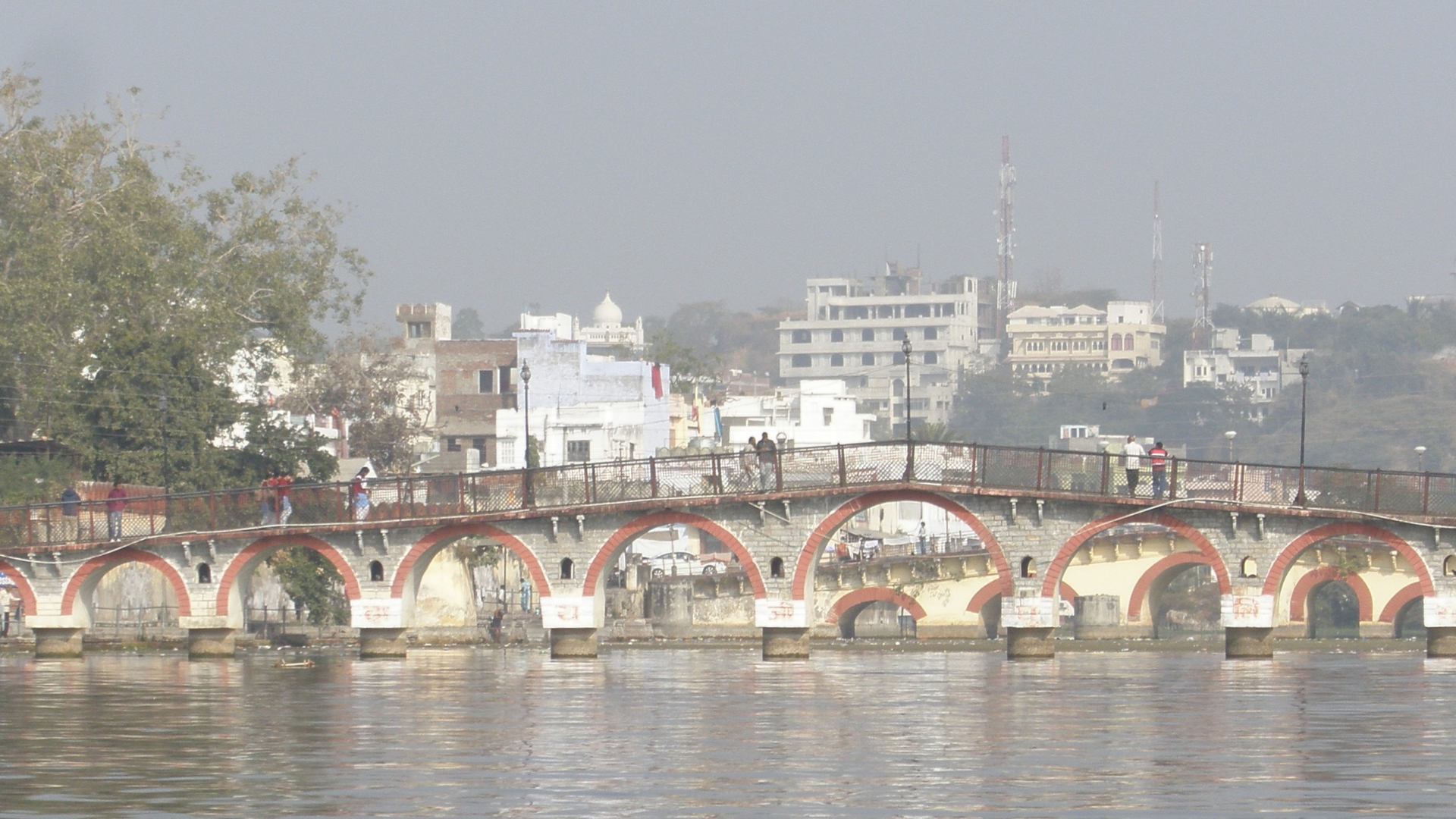 the footbridge over Lake Pichola, Udaipur, Rajasthan