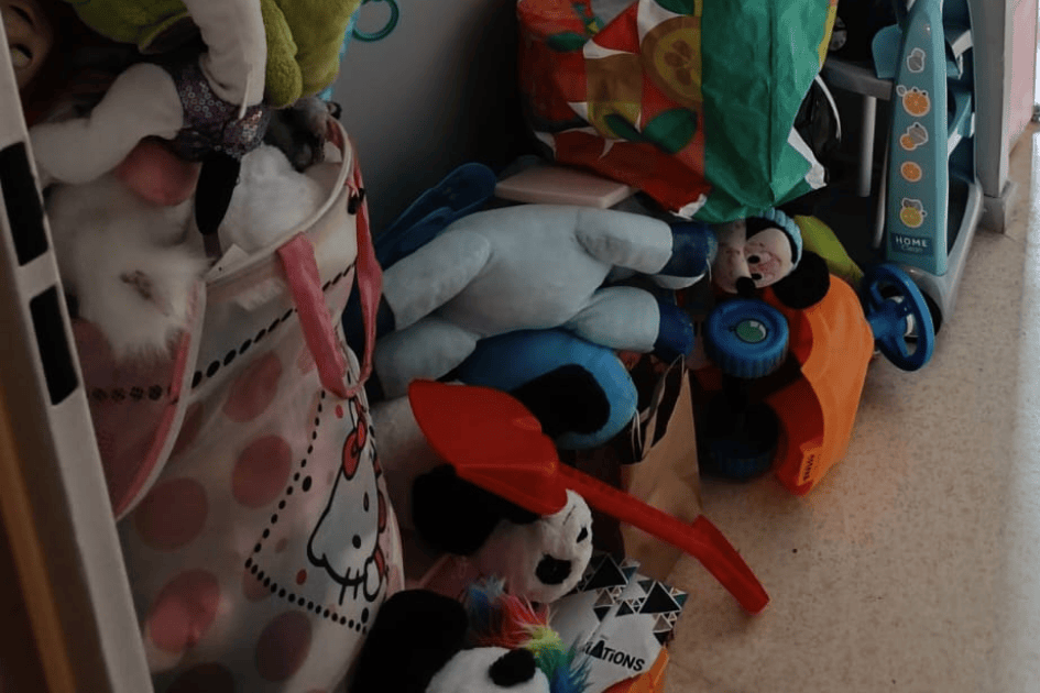 Couloir avec bazar qui s'accumule