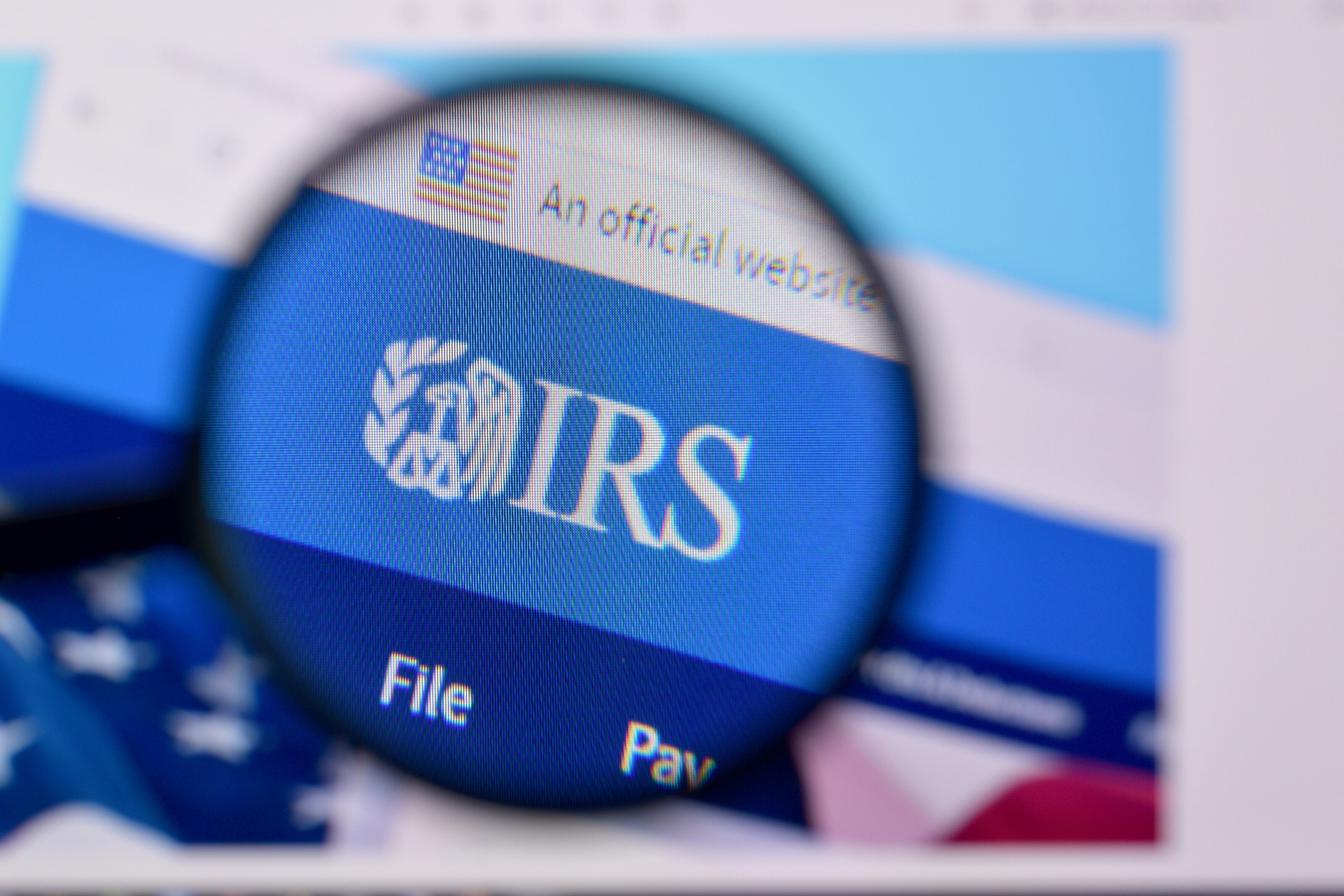 Logo of IRS on website magnified by a magnifying glass
