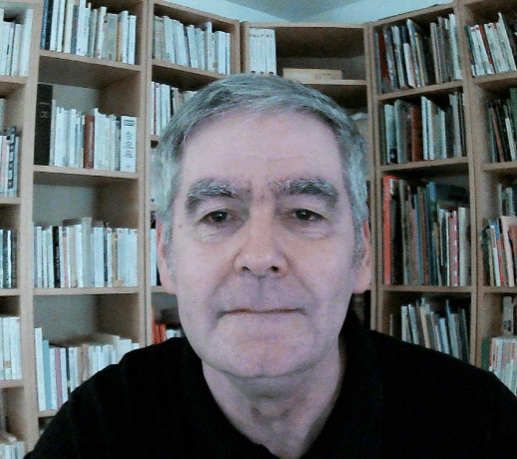 Une image contenant texte, rayon, livre, intérieur

Description générée automatiquement