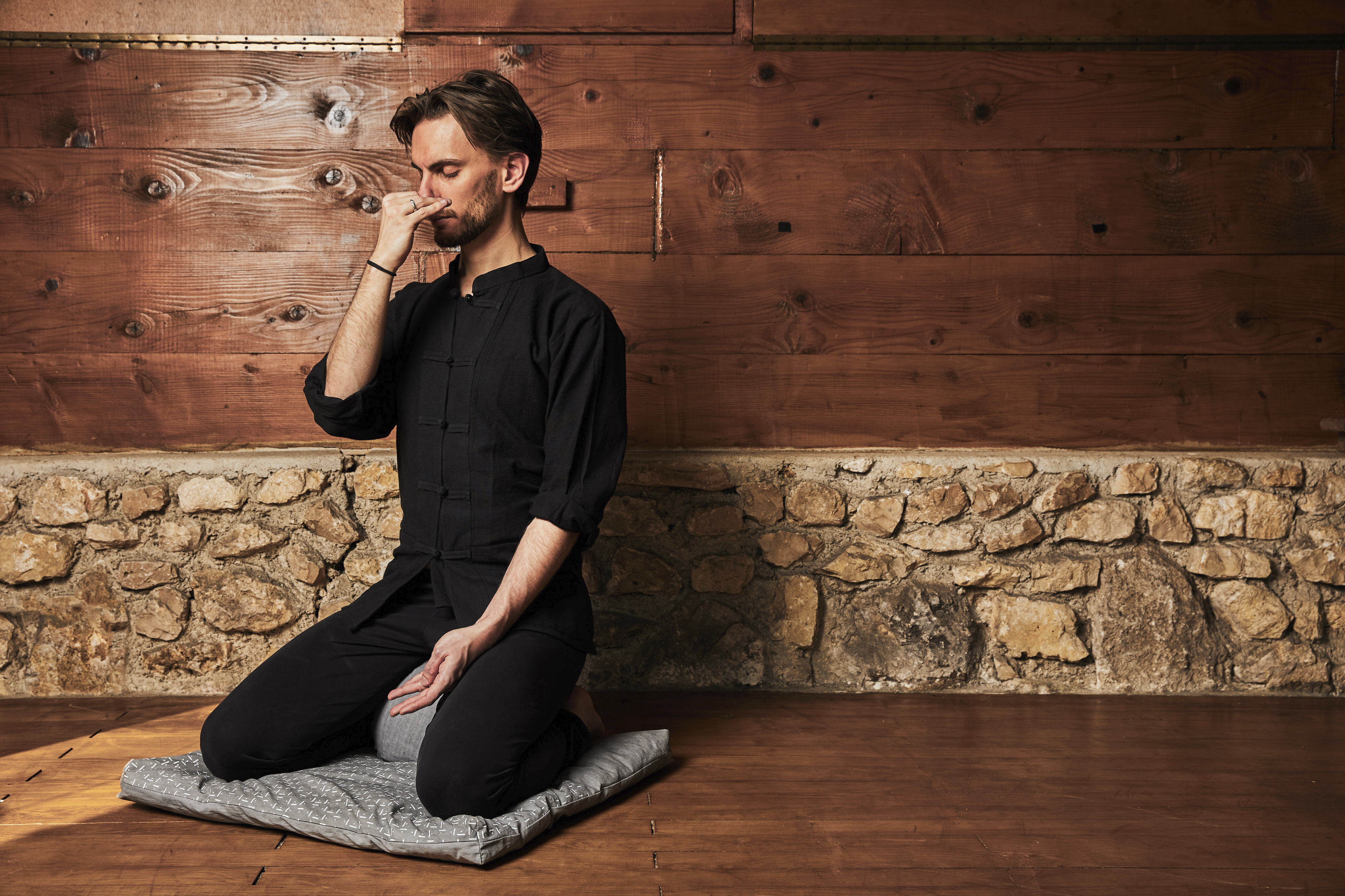 5 technique de respiration pour débuter - Alex Blake Yoga - Studio YOgaVidya