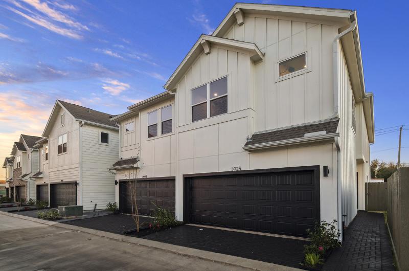 3923 Willowbend Point Drive