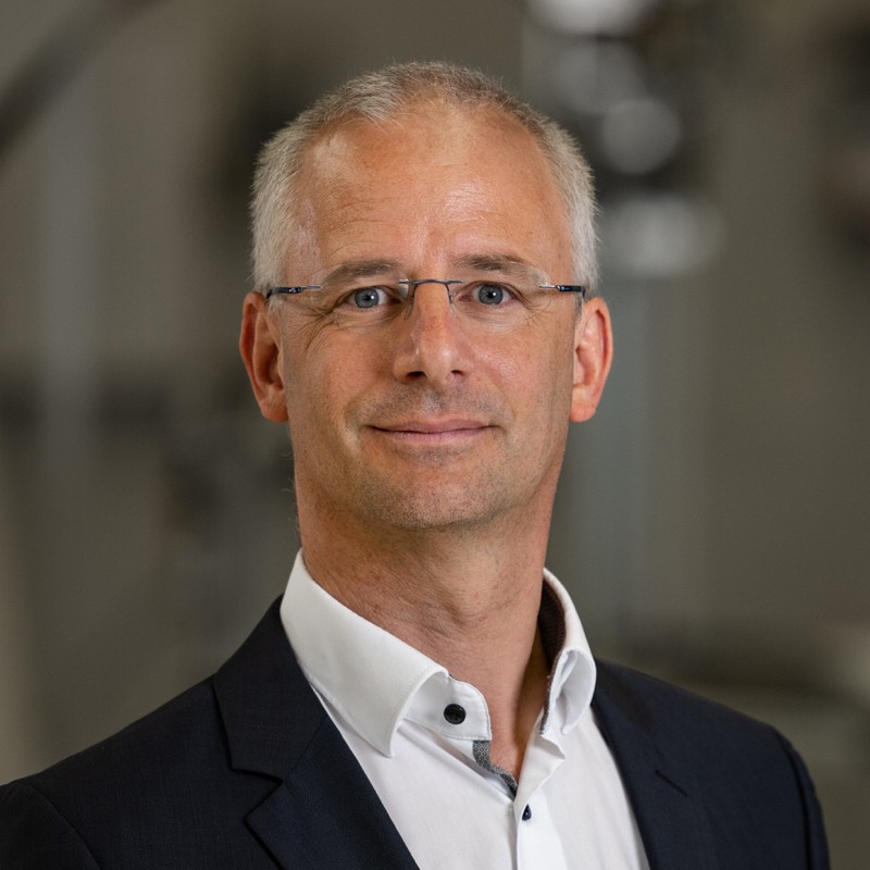 Dr. Henning Loeser