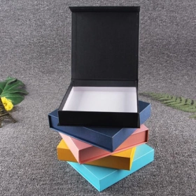 clamshell-gift-boxes-wholesale