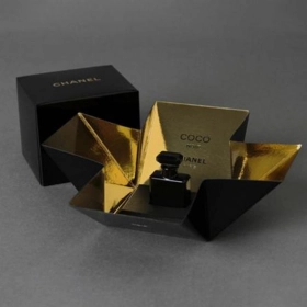 Flower Shaped Top Closure personalized-flower-shaped-top-closure-boxes