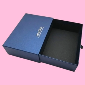 Custom rigid shoe packaging