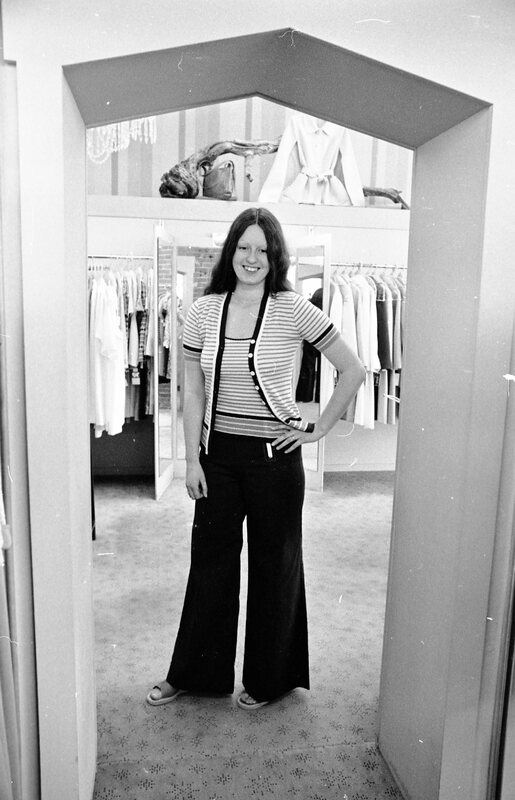 1974 Shopping, Student A 10
