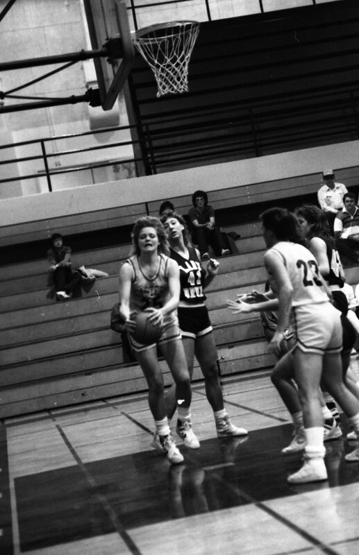 1987 Women's Basketball Action, George Fox at EOSC 09