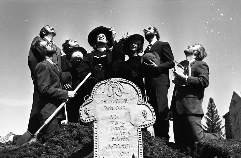 1974 Employees, Mock Funeral 19
