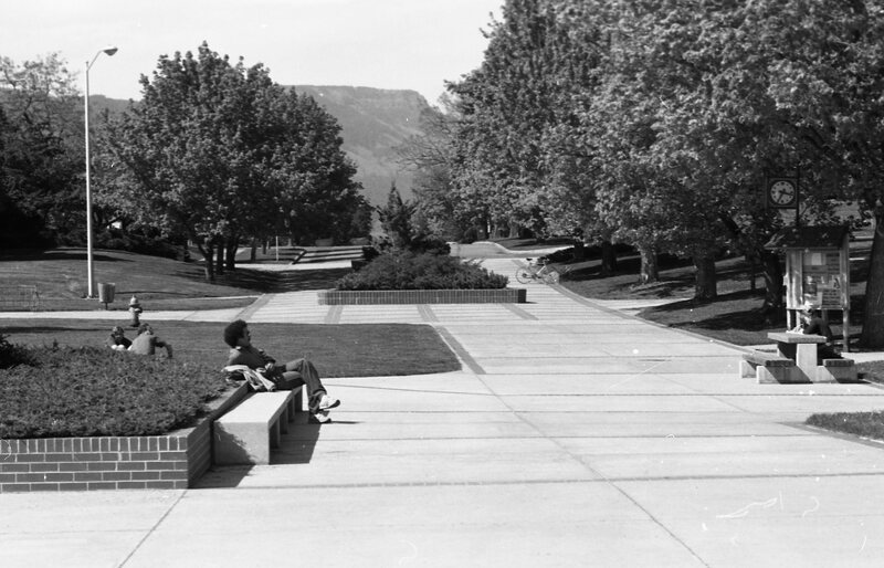 1985 Students, May Outdoor Candid Shots 07