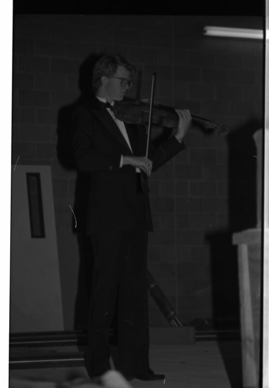 1990 Violinist, Clark Potter 04