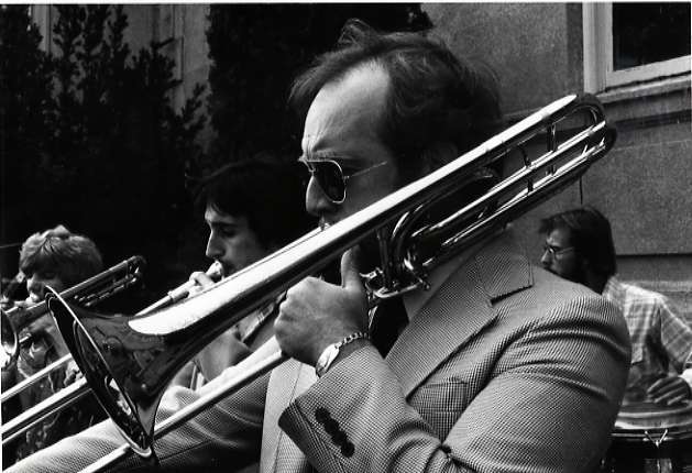 1980 Graduation, Band 01